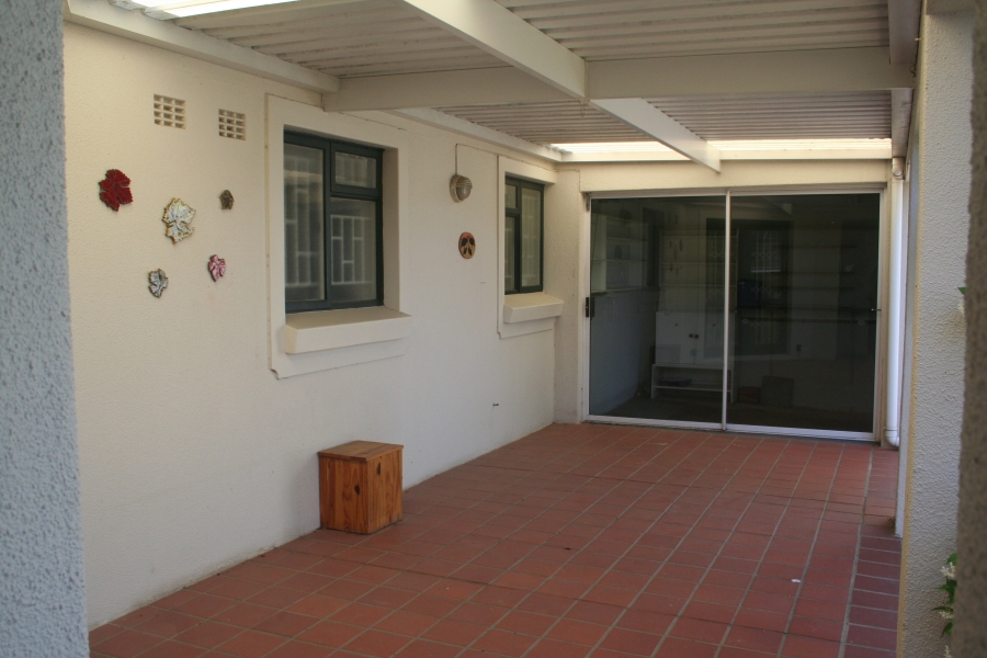 To Let 3 Bedroom Property for Rent in Onder Papegaaiberg Western Cape